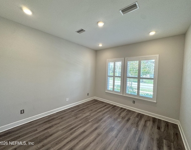 77 Park Center Avenue - Photo Thumbnail 3
