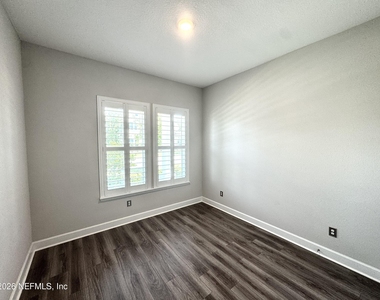 77 Park Center Avenue - Photo Thumbnail 10
