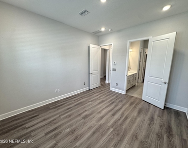 77 Park Center Avenue - Photo Thumbnail 14
