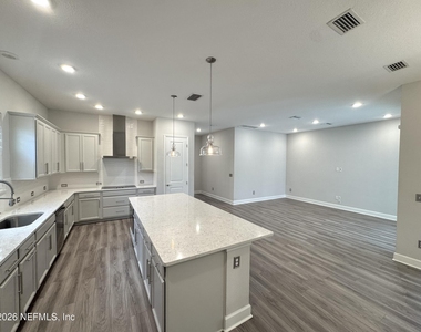 77 Park Center Avenue - Photo Thumbnail 6