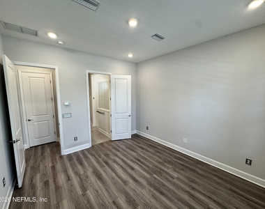 77 Park Center Avenue - Photo Thumbnail 15