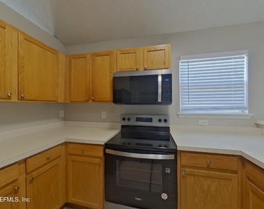 12048 Coachman Lakes Way - Photo Thumbnail 7