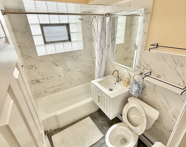 720 N Western Avenue - Photo Thumbnail 5