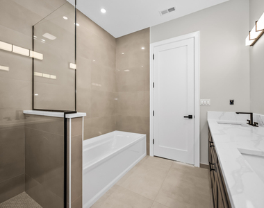 4543 S Ellis Avenue - Photo Thumbnail 10