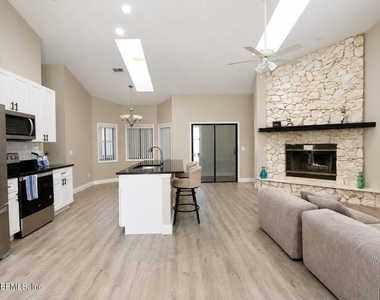 10 Falls Place - Photo Thumbnail 2