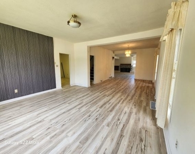 1602 S Highland Avenue - Photo Thumbnail 5
