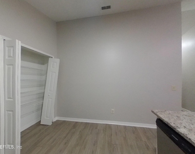 1313 Independence Drive - Photo Thumbnail 4