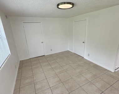 7915 Hare Avenue - Photo Thumbnail 3