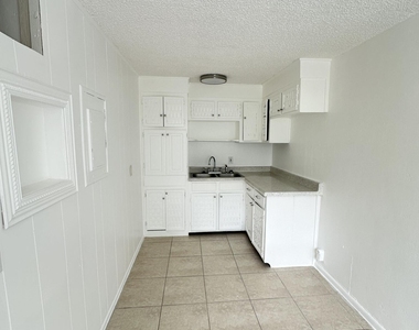 7915 Hare Avenue - Photo Thumbnail 4