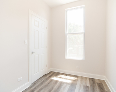 2248 W 21st Street - Photo Thumbnail 8