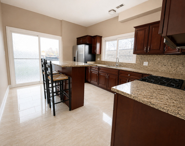 1807 N Lawndale Avenue - Photo Thumbnail 4