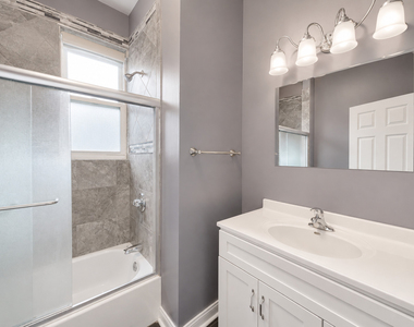 1807 N Lawndale Avenue - Photo Thumbnail 8