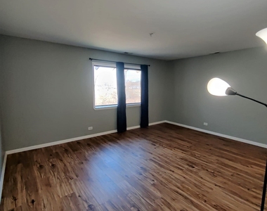 21w581 North Avenue - Photo Thumbnail 7