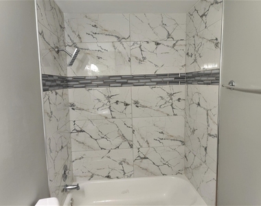 21w581 North Avenue - Photo Thumbnail 13
