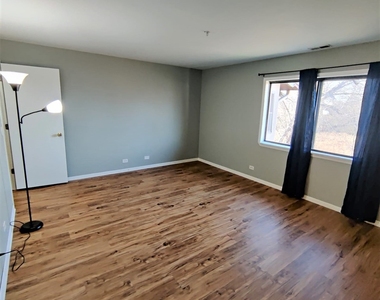 21w581 North Avenue - Photo Thumbnail 10
