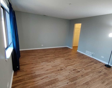 21w581 North Avenue - Photo Thumbnail 8