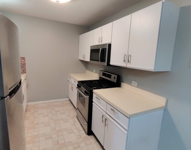 21w581 North Avenue - Photo Thumbnail 5