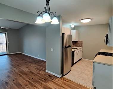 21w581 North Avenue - Photo Thumbnail 4