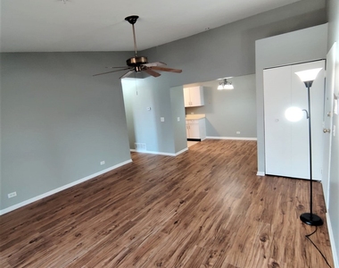 21w581 North Avenue - Photo Thumbnail 2