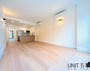 1312 Lincoln Place - Photo Thumbnail 2