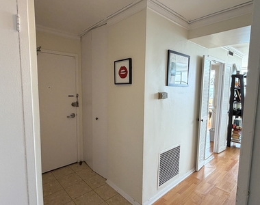 6301 N Sheridan Road - Photo Thumbnail 8