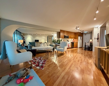 300 N State Street - Photo Thumbnail 3