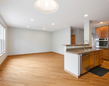 5568 Cambridge Way - Photo Thumbnail 5