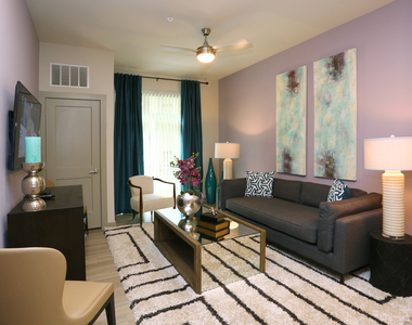680 E Algonquin Road - Photo Thumbnail 1