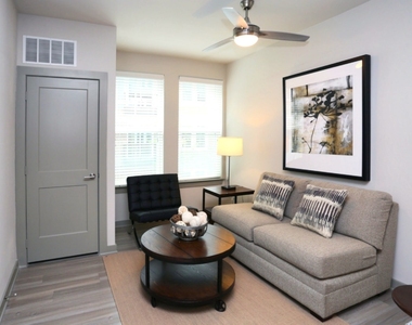 680 E Algonquin Road - Photo Thumbnail 1