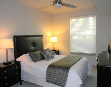 680 E Algonquin Road - Photo Thumbnail 5