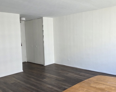 1450 E 55th Place - Photo Thumbnail 3