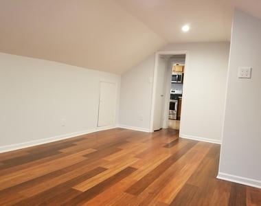 345 N Addison Avenue - Photo Thumbnail 9