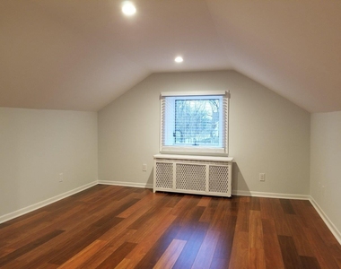 345 N Addison Avenue - Photo Thumbnail 10