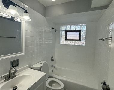 1015 E 150th Place - Photo Thumbnail 9