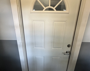 1015 E 150th Place - Photo Thumbnail 10
