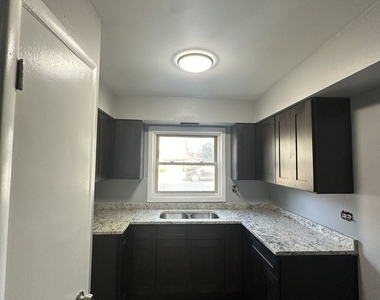 1015 E 150th Place - Photo Thumbnail 6