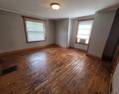 204 W Locust Street - Photo Thumbnail 10