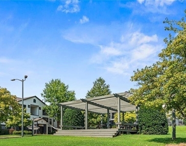 211 North Avenue - Photo Thumbnail 10