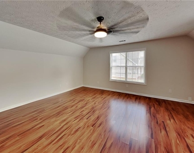 7318 Coral Lake Drive - Photo Thumbnail 11