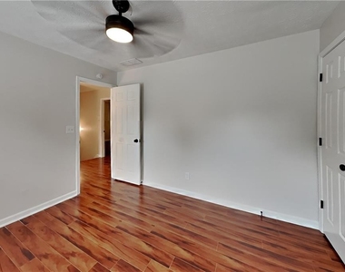 7318 Coral Lake Drive - Photo Thumbnail 15