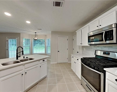 7318 Coral Lake Drive - Photo Thumbnail 5