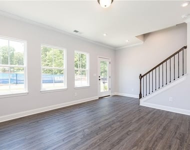 517 Hardy Drive - Photo Thumbnail 3