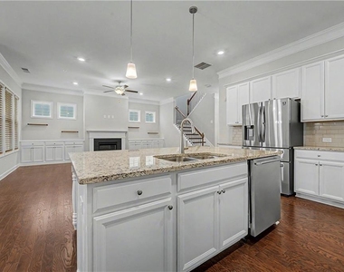 165 Mansfield Drive - Photo Thumbnail 11