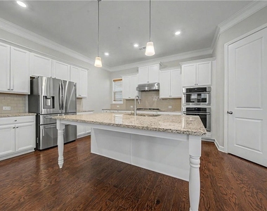 165 Mansfield Drive - Photo Thumbnail 10
