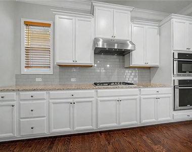 165 Mansfield Drive - Photo Thumbnail 13