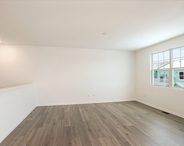 181 Kingsport Drive - Photo Thumbnail 4