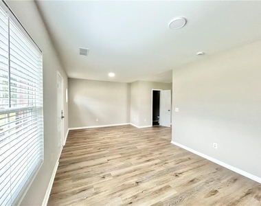 736 Wheel House Lane - Photo Thumbnail 2