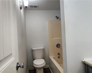 16 S East Street - Photo Thumbnail 22