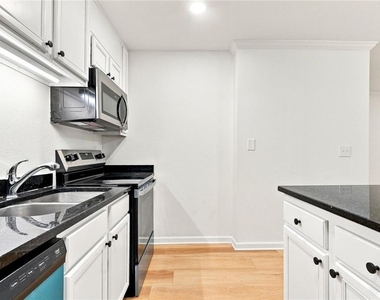 5095 Roswell Road - Photo Thumbnail 15