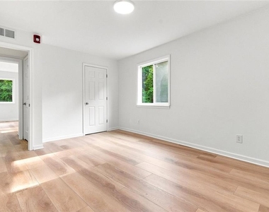 5095 Roswell Road - Photo Thumbnail 22